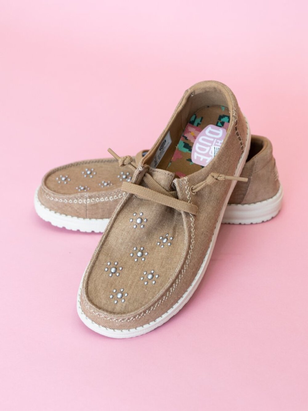 Hey Dude Wendy Star Studded Women's Size 10 Canvas Loafer Tan Comfort Travel - Picture 9 of 9